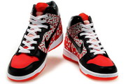Cheap shoes,  caps,  t-shirts,  handbags,  belts,  clothes are on sale now 